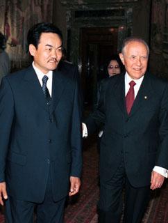 Il Presidente Ciampi con il Presidente della Mongolia Natsaguiin Bagabandi