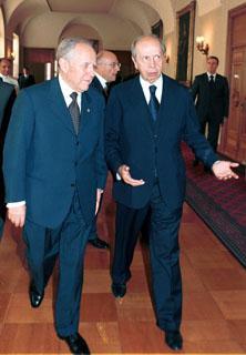 Il Presidente Ciampi con il Ministro degli Affari Esteri Lamberto Dini poco prima dell'incontro con gli Ambasciatori italiani nel mondo