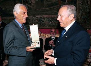 Il giornalista parlamentare Giuseppe Morello riceve dal Presidente Ciampi l'onorificenza di Grand'Ufficiale dell'Ordine al Merito della Repubblica Italiana