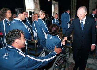 Il Presidente Ciampi saluta alcuni atleti che parteciperanno ai Giochi Olimpici &quot;Sidney 2000&quot;