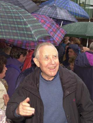 Il Presidente Ciampi durante una delle sue passeggiate per le vie del centro