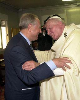 Il Presidente Ciampi saluta il Santo Padre Giovanni Paolo II in occasione della Giornata Mondiale della Gioventù a Tor Vergata