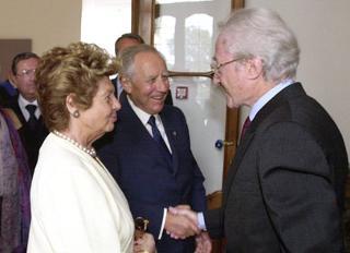Il Presidente Ciampi e la moglie Franca salutati dal Conte Giuseppe Panza al loro arrivo a Villa Menafoglio Litta Panza