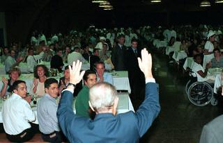 Il Presidente Ciampi saluta i ragazzi ospiti della Comunità di San Patrignano