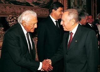 Il Presidente Ciampi con l'Avv. Gianni Agnelli poco prima della cerimonia di consegna del "Premio Leonardo" e "Qualità Italia"