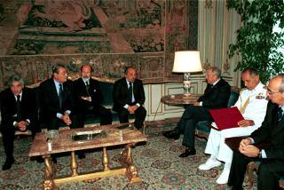 Il Presidente Ciampi con il Dott. Giorgio Zappa e alcuni esponenti dell'AIAD