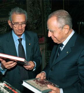 Il Presidente Ciampi con il Prof. Giuseppe Arcaroli Presidente dell'Associazione Nazionale Vittime Civili di Guerra