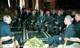 Il Presidente Ciampi con i componenti il Consiglio Nazionale Vittime Civili di Guerra