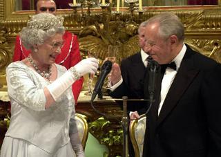 S.M. la Regina Elisabetta II e il Presidente Ciampi durante il brindisi