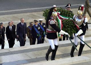 Il Presidente Ciampi all'Altare della Patria nel Giorno dell'Unità Nazionale e della Festa delle Forze Armate