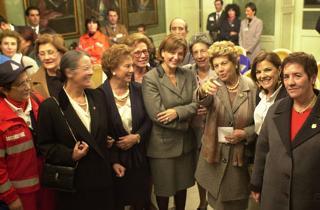 La Signora Franca Pilla Ciampi insieme ad un gruppo di donne del Volontariato cagliaritano