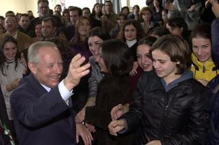 Il Presidente Ciampi saluta gli studenti della scuola &quot;S. Satta&quot; di Nuoro