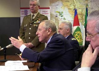 Il Presidente Ciampi durante il collegamento in videoconferenza rivolge gli auguri ai contingenti militari impegnati nei teatri di operazioni internazionali