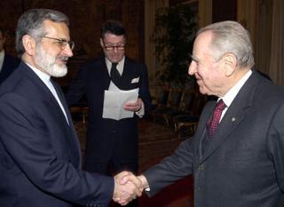 Il Presidente Ciampi riceve al Quirinale il Ministro degli Affari Esteri della Repubblica Islamica dell'Iran Kamal Kharrazi