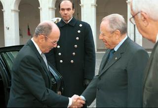 Il Presidente Ciampi accoglie il Presidente della Repubblica Ellenica Konstantinos Stephanopoulos al suo arrivo al Quirinale