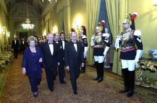 Il Presidente Ciampi con il Presidente della Repubblica Ellenica Stephanopoulos e la Signora Franca Pilla Ciampi poco prima del Pranzo Ufficiale
