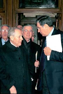 Il Presidente Ciampi con il Presidente del Senato Mancino e il Segretario generale Gifuni al termine dell'illustrazione del rapporto del Comitato contro la pena di morte