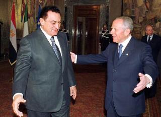Il Presidente Ciampi accoglie al Quirinale il Presidente della Repubblica Araba d'Egitto Hosny Mubarak