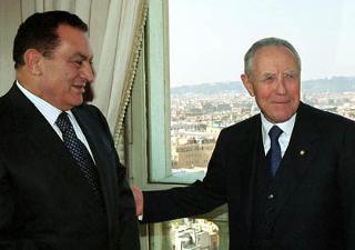 Il Presidente Ciampi con il Presidente della Repubblica Araba d'Egitto Hosny Mubarak, poco prima della colazione al Quirinale