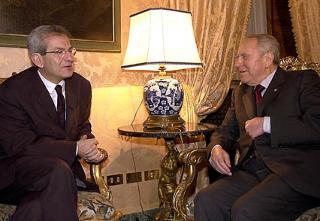 Il Presidente Ciampi a colloquio con il Presidente della Camera Luciano Violante durante l'incontro al Quirinale