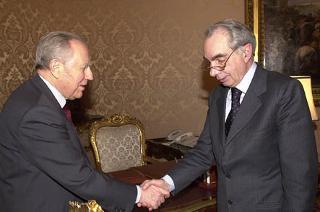 Il Presidente Ciampi e il Presidente del Consiglio Amato subito dopo la firma del decreto di scioglimento delle Camere