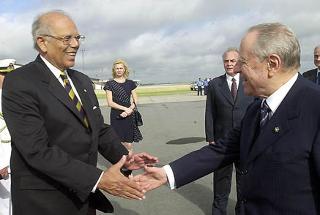 Il Presidente della Repubblica Carlo Azeglio Ciampi accolto all'aeroporto dal Presidente della Repubblica Orientale di Uruguay Jeorge Batlle