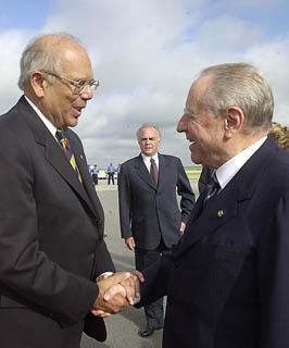 Il Presidente della Repubblica Carlo Azeglio Ciampi accolto all'aeroporto dal Presidente della Repubblica Orientale di Uruguay Jeorge Batlle