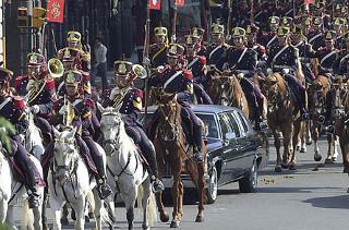 Il Presidente Ciampi scortato dal Reggimento dei Granatieri a cavallo al suo arrivo alla Casa Rosada