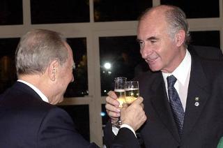 Il Presidente Ciampi e il Presidente Argentino De La Rua brindano in occasione del pranzo di Stato