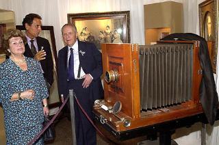 Il Presidente Ciampi con la moglie Franca durante la visita alla Mostra &quot;Tesoro della Memoria&quot;