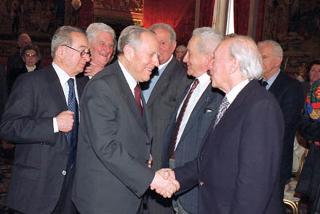 Il Presidente Ciampi con il Presidente Onorario Dott. Luigi Candido Rosati ed alcuni esponentii dell'Associazione Nazionale Ex Internati