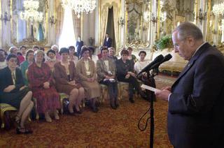 Il Presidente Ciampi durante l'incontro con una delegazione di partecipanti all'Assemblea dell'Unione Mondiale delle Organizzazioni Femminili Cattoliche
