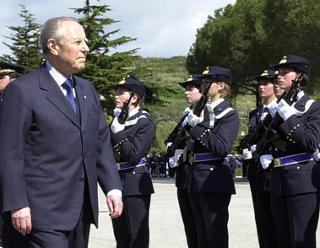 Il Presidente Ciampi passa in rassegna un reparto di Allievi Ufficiali dell'Accademia Aeronautica