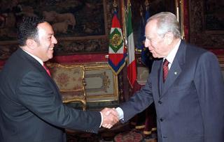 Il Presidente Ciampi con il nuovo Ambasciatore della Repubblica Algerina Democratica e Popolare Mokhtar Reguieg