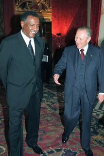 Il Presidente Ciampi con il nuovo Ambasciatore dello Stato di Eritrea Tseggai Mogos Kinfe.