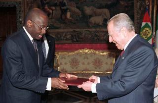 Il Presidente Ciampi con il nuovo Ambasciatore della Repubblica del Gabon Vincent Boule