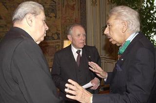 Il Presidente Carlo Azeglio Ciampi con il Card. Achille Silvestrini e il Prof. Igor Man insignito dell'Onorificenza di Grande Ufficiale dell'Ordine al Merito della Repubblica Italiana