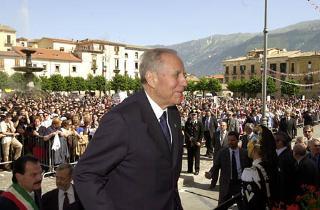 Il Presidente Ciampi al suo arrivo sulla Piazza di Sulmona