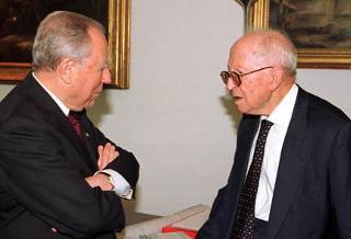 Il Presidente Ciampi insieme al Prof. Sergio Steve poco prima della commemorazione del Prof. Federico Caffè