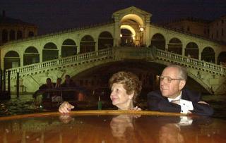 Il Presidente Ciampi e la moglie Franca al termine della cerimonia d'inaugurazione del Teatro Malibran