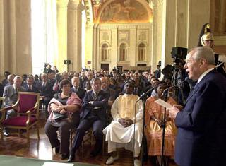 Il Presidente Ciampi durante il suo intervento alla celebrazione della &quot;Giornata dell'Africa&quot;, in occasione del XXXVIII anniversario della fondazione della Organizzazione dell'Unità Africana, a Villa Madama