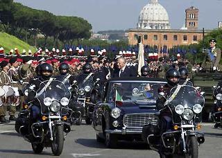 Il Presidente Ciampi passa in Rassegna i Reparti schieranti per la Parata Militare del 2 giugno