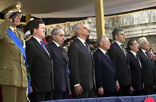 Il Presidente Ciampi con a fianco le Alte Cariche dello Stato durante l'esecuzione dell'Inno Nazionale poco prima della Parata Militare