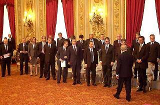 Il Presidente Ciampi saluta i neo Ministri subito dopo la cerimonia di giuramento al Quirinale