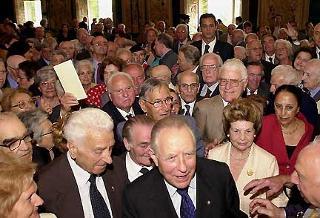 Il Presidente Ciampi con la moglie Franca accolto dagli appartenenti all'Associazione Nazionale fra Mutilati ed Invalidi di Guerra nel corso della cerimonia