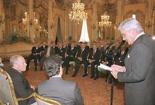 Il Presidente Ciampi durante l'incontro con esponenti della McKinsey e Company accompagnati dal Dott. Gianemilio Osculati Amministratore delegato per l'Italia della Società