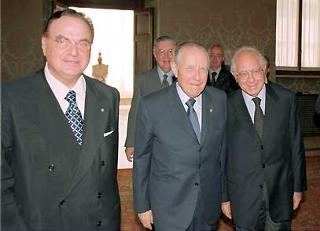 Il Presidente Ciampi con l'On. Antonio Maccanico e Giancarlo Elia Valori, Presidente dell'Unione degli Industriali di Roma