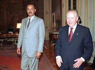 Il Presidente Ciampi con il Presidente dello Stato dell'Eritrea Isaias Afeworki durante l'incontro di oggi