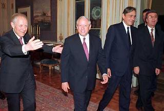 Il Presidente Ciampi con la delegazione della Merck Sharp - Dohme guidata dal Signor Raymond V. Gilmartin