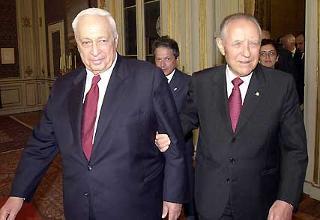 Il Presidente Ciampi con Ariel Sharon Primo Ministro dello Stato d'Israele poco prima dei colloqui al Quirinale
